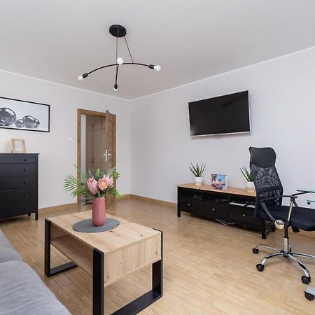 Pleasant Apartment With Terrace Cracow By Noclegi Renters Krakow Exterior photo
